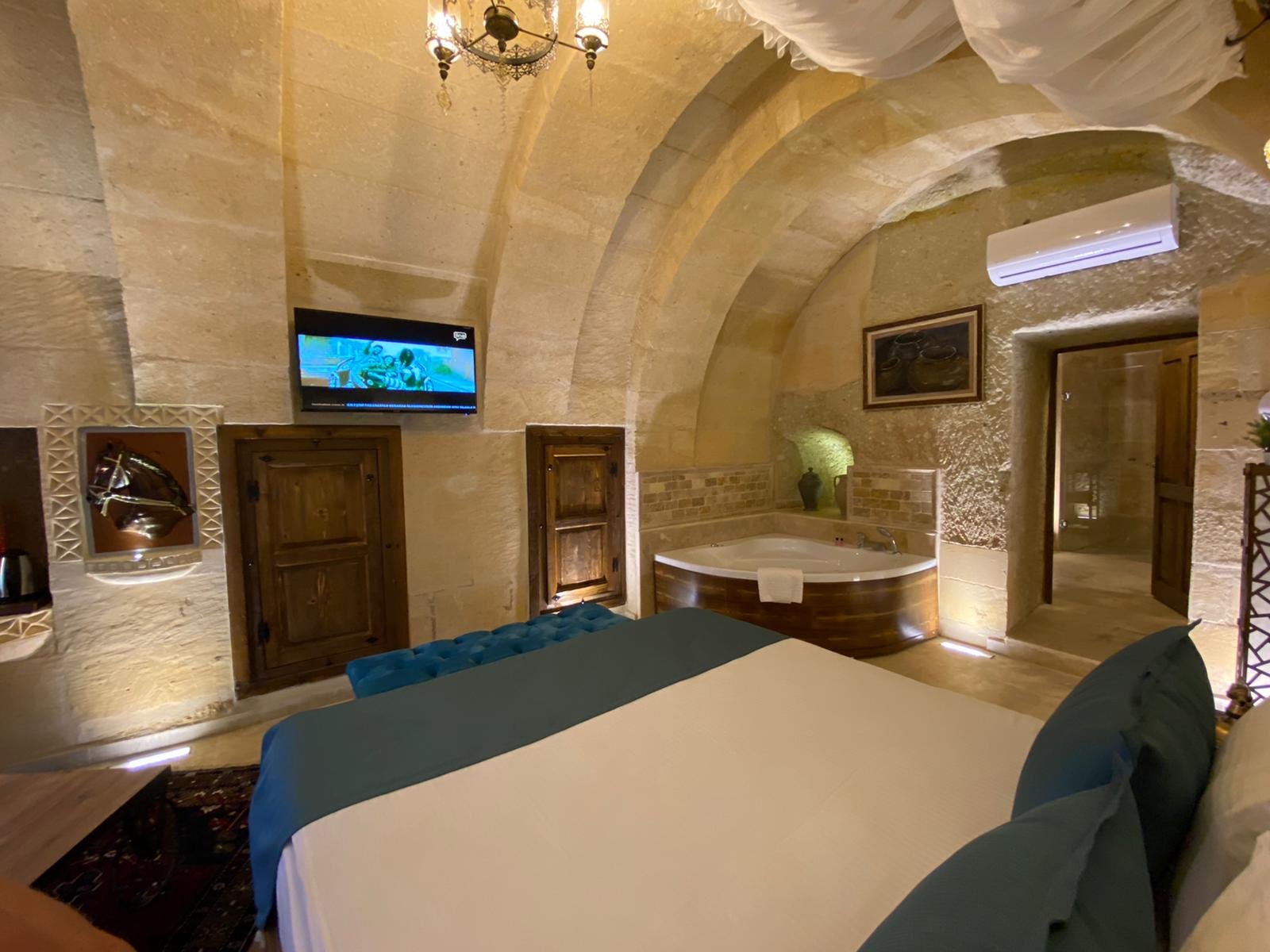 Deluxe Jacuzzi Honeymoon Packages