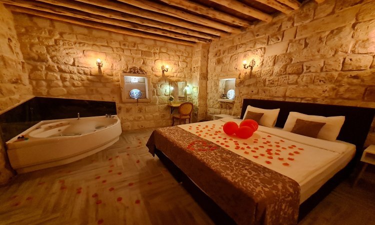 Stone Suite Room with Jacuzzi
